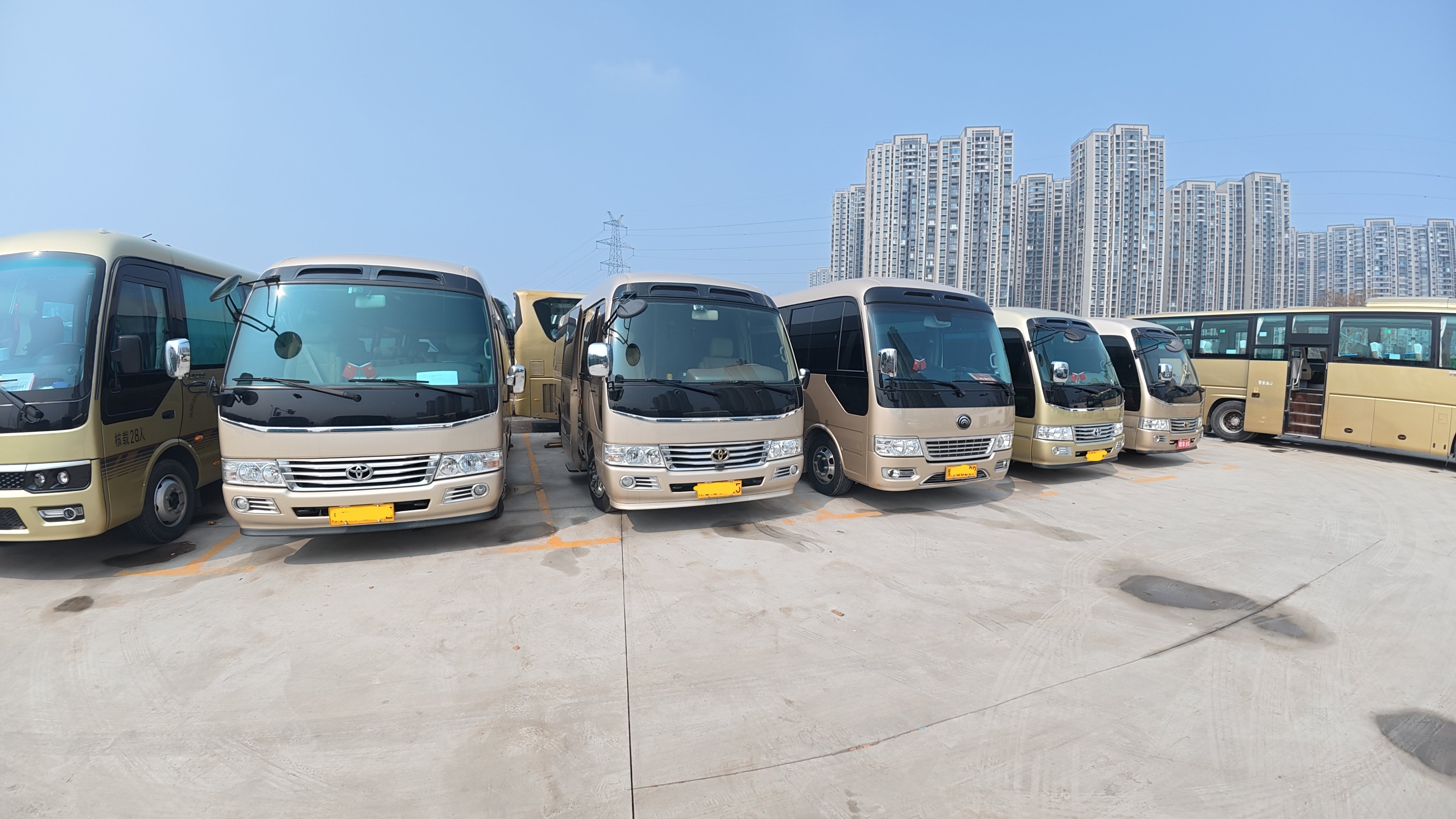 郑州中巴车租赁-丰田考斯特金旅18至26座